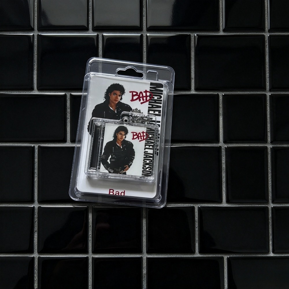 マイケル・ジャクソンのグッズ、NFC機能付きミニCDアルバム - Phone Accessories Charms のレビューと価格